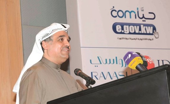 قصي الشطي متحدثا خلال المنتدى ﻿
