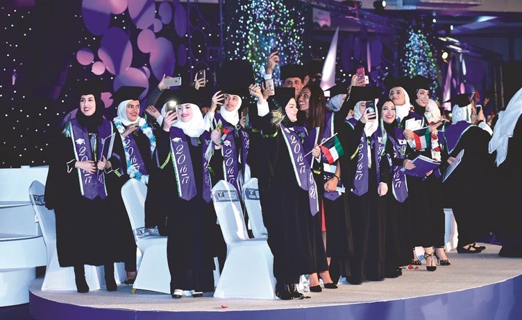 جانب من الخريجات ﻿