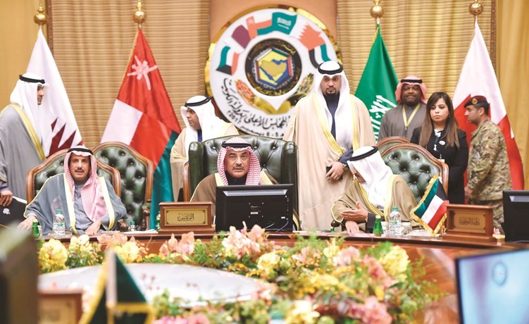 الشيخ صباح الخالد مترئسا الاجتماع﻿