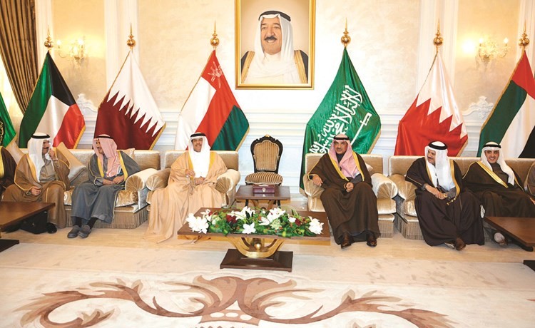 الشيخ صباح الخالد مستقبلا مساعد وزير الخارجية البحريني عبدالله بن فيصل بن جبر الدوسري ﻿