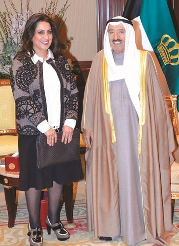 صاحب السمو الامير خلال لقائه هيا أحمد الودعاني﻿
