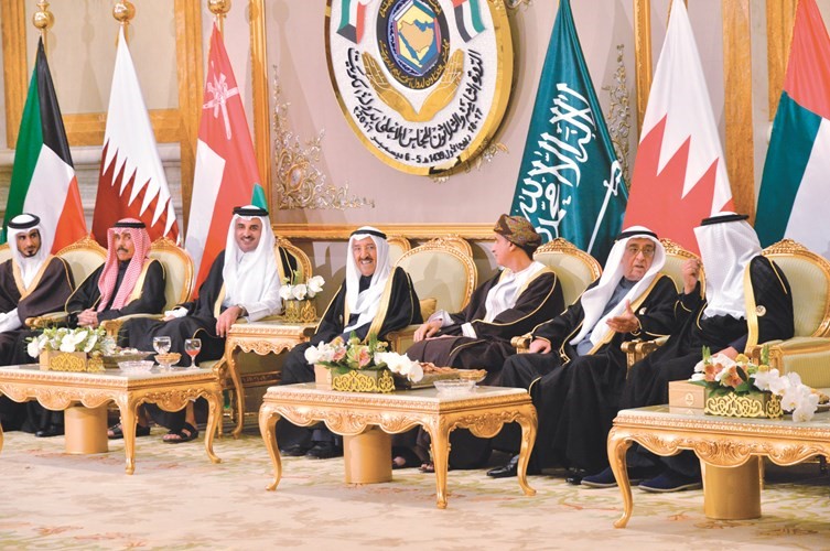 صاحب السمو الأمير الشيخ صباح الأحمد وصاحب السمو الشيخ تميم بن حمد وسمو ولي العهد الشيخ نواف الاحمد وصاحب السمو فهد بن محمود آل سعيد وسمو الشيخ محمد بن مبارك آل خليفة ﻿