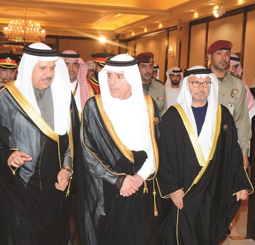 د.عبداللطيف الزياني وعادل الجبير وانور قرقاش ﻿
