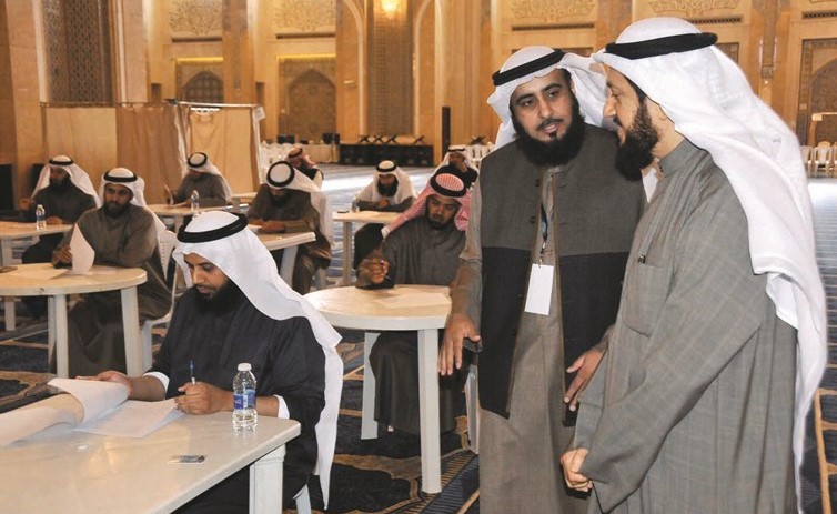 د.وليد الشعيب يطلع على سير الاختبار﻿