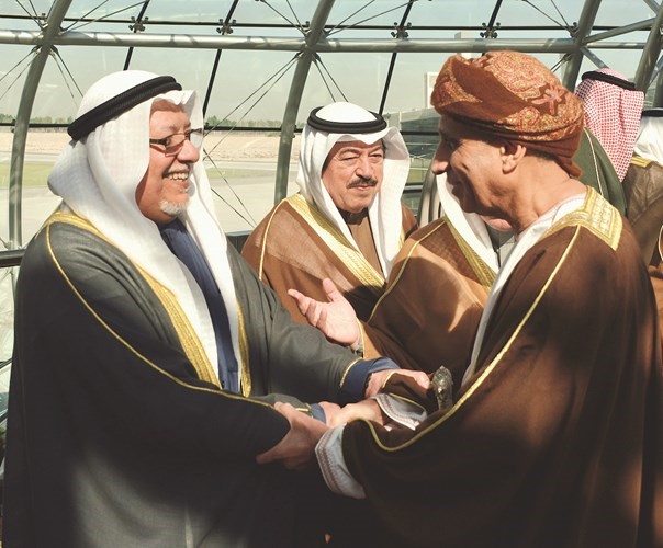 الشيخ علي الجراح والشيخ د. سالم الجابر يرحبان بممثل سلطان عمان صاحب السمو فهد بن محمود آل سعيد ﻿