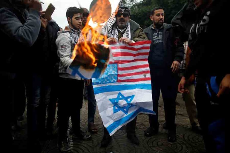 مواجهات بين الفلسطينيين والإسرائيليين عقب تظاهرة ضد نقل ترامب السفارة الأميركية للقدس
