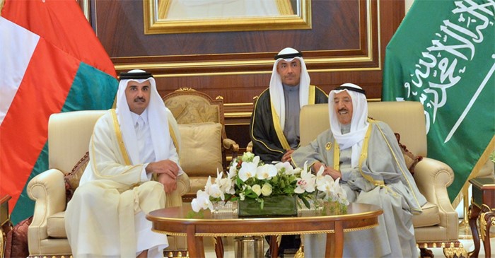 أمير قطر أرسل برقية شكر لسمو الأمير: جهودكم لتعزيز التعاون والتضامن بين دول المجلس مقدرة