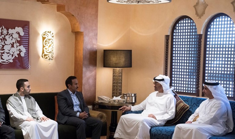 محمد بن زايد يعزي نجل علي عبد الله صالح في مقرّ إقامته بأبوظبي