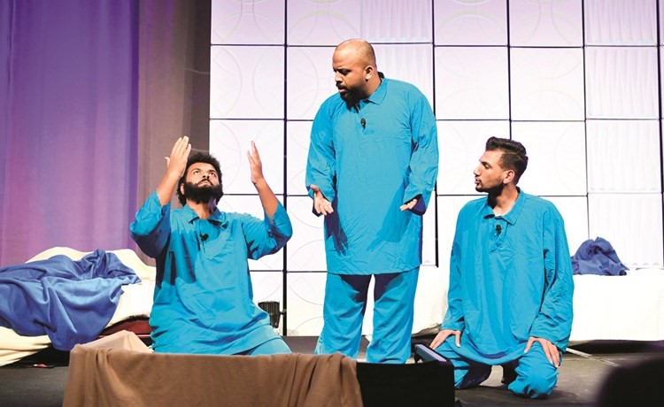 مشهد من مسرحية فرحة ما تمت﻿