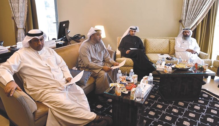 عبدالوهاب البابطين حاضرا الاجتماع﻿
