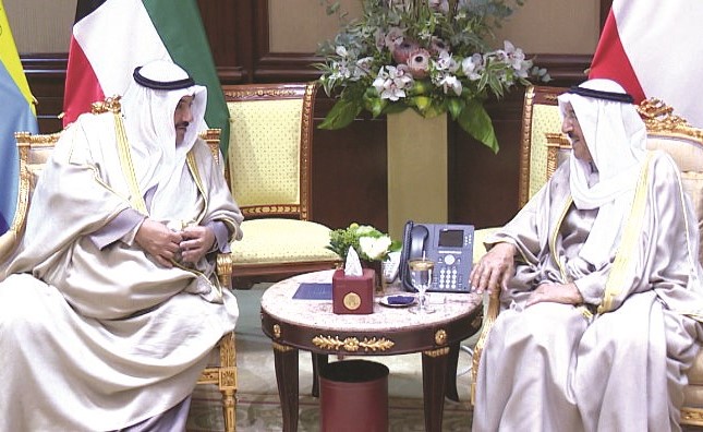 صاحب السمو الأمير الشيخ صباح الأحمد مستقبلا سمو الشيخ ناصر المحمد ﻿
