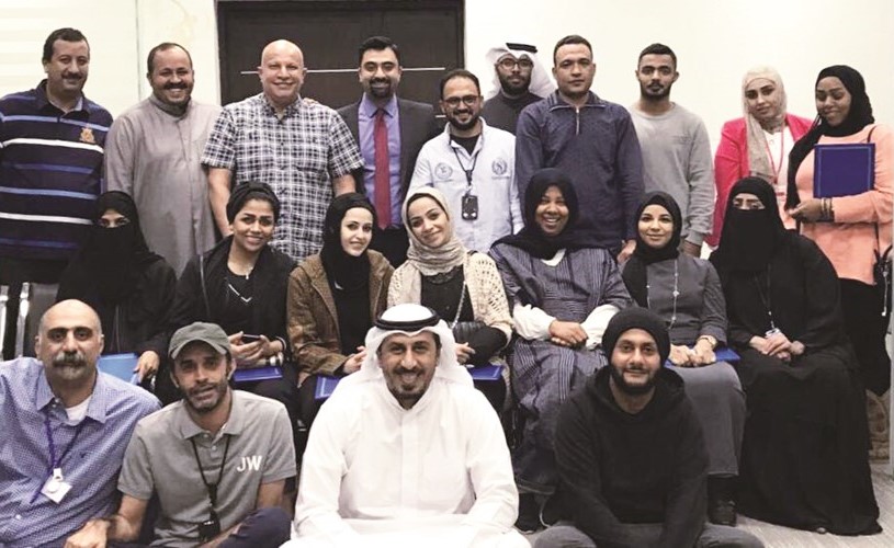 موظفو هيئة ذوي الإعاقة المشاركون بالدورة في لقطة جماعية﻿