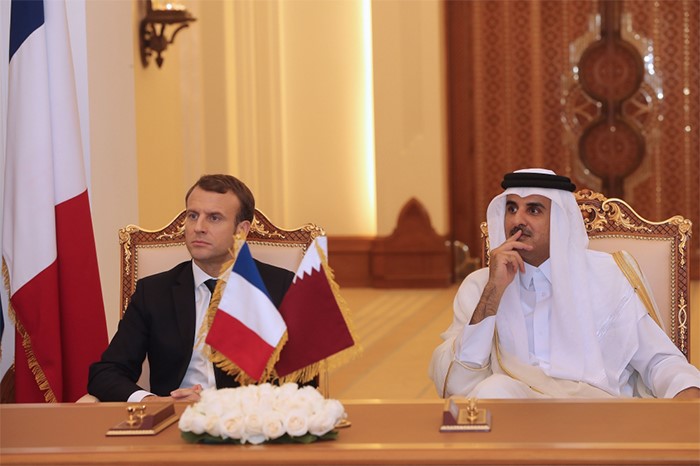 قطر وفرنسا تجددان الدعوة لحل الأزمة الخليجية عبر الوساطة الكويتية