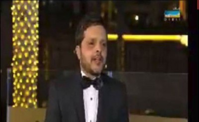 بالفيديو.. محمد هنيدي يتعرض لموقف محرج على الهواء في دبي