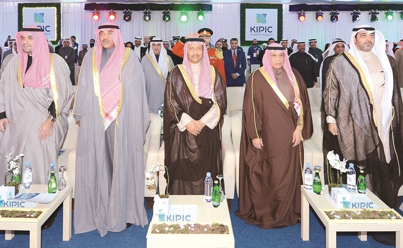 سمو الشيخ جابر المبارك والشيخ صباح الخالد والشيخ خالد الجراح وأنس الصالح والشيخ محمد العبدالله وم.عصام المرزوق والشيخ فواز الخالد في مقدمة الحضور﻿