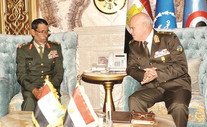 الفريق محمد فريد رئيس أركان حرب القوات المسلحة مستقبلا الفريق الركن حمد محمد ثان الرميثي رئيس أركان القوات المسلحة الإماراتية﻿