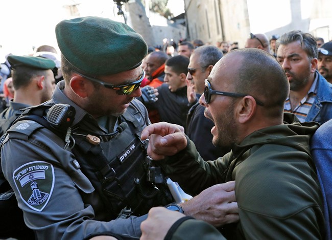 مظاهرات حاشدة تعم الأراضي الفلسطينية والعالم احتجاجاً على قرار ترامب بشأن القدس