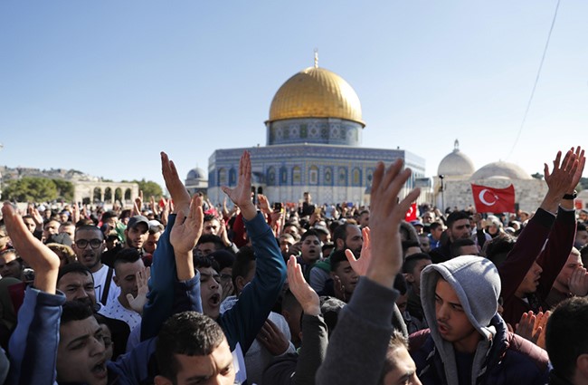 مظاهرات حاشدة تعم الأراضي الفلسطينية والعالم احتجاجاً على قرار ترامب بشأن القدس