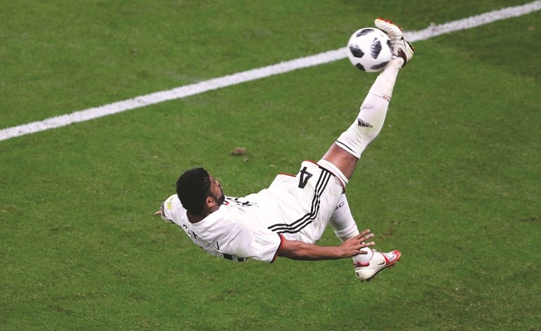 لاعب الجزيرة فارس جمعة يأمل قيادة فريقه الى نصف النهائي- (رويترز) ﻿