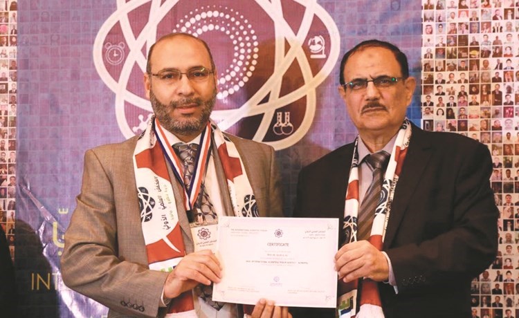 أستاذ بكلية الشريعة يساهم في تتويج جامعة الكويت بالميدالية الذهبية في البحث العلمي