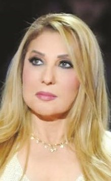 بالفيديو.. نادية الجندي تهدد بمقاضاة نجل زوجها الراحل عماد حمدي
