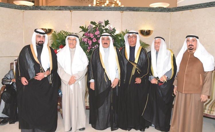 الشيخ فيصل السعود وسليمان الخليفة وخالد الخليفة وعبداللطيف الخليفة يباركون- (محمد هاشم) ﻿