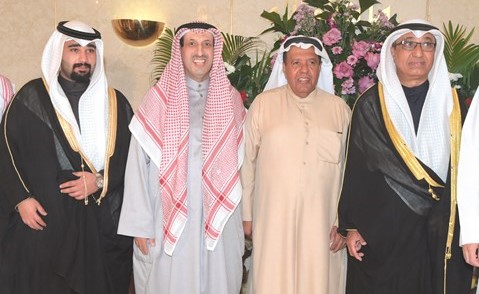 سلمان الشملان وعبداللطيف الخليفة يباركان﻿