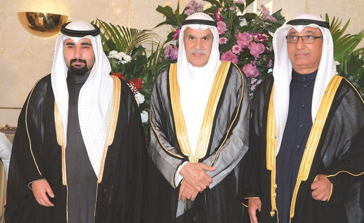 احمد السعدون متوسطا المعرس فهد الخليفة ووالده عدنان الخليفة﻿