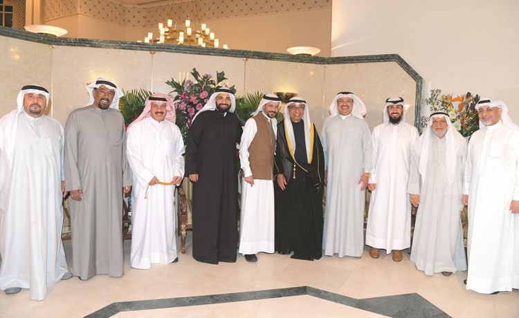 د.طارق الهلفي ومحمود الشهاب ومحمد الشهاب وعبدالله الخليفة وعدنان الخليفة وأحمد سالم ومحمد الخليفة وكامل الخليفة وفهد الشهاب وأسعد الخليفة﻿