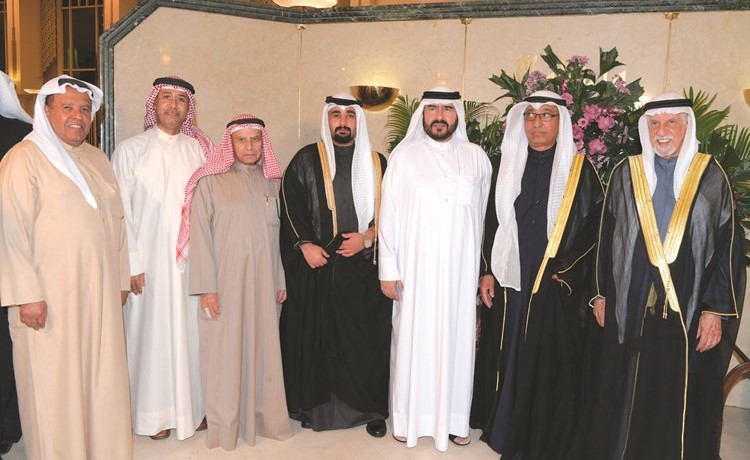 عبدالعزيز الغنام وسعدون حماد وم.عبدالرحمن الغنيم يهنئون﻿