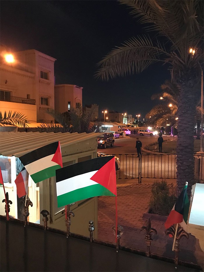 الكويتيون يشاركون أمتهم الإسلامية مشاعر الغضب ويعبرون عن رفضهم لقرار تهويد القدس