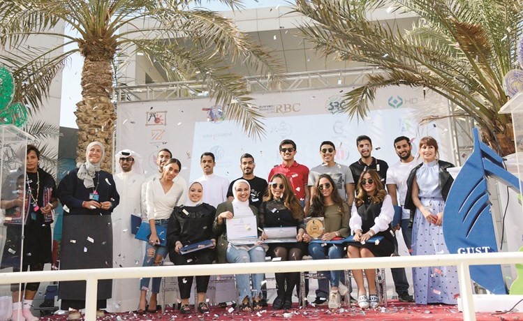 أعضاء نادي العلاقات العامة في GUST﻿