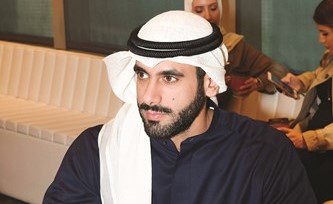 الشيخ مبارك فهد جابر الأحمد يطلع على أوراقكماله﻿