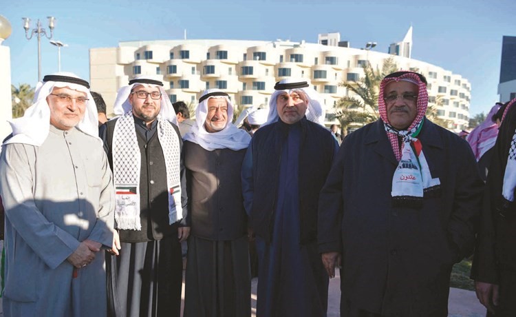 أسامة الشاهين وأحمد لاري وعبدالله التميمي﻿