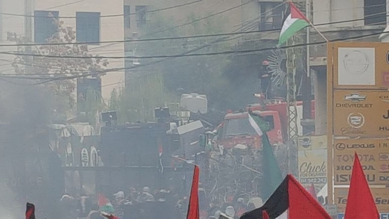 لبنان..مواجهات بين محتجين وقوات الأمن خلال تظاهرة أمام السفارة الأميركية