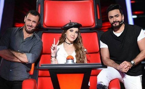 بالفيديو .. توأم على مسرح "ذا فويس كيدز" يأسران الحضور.. شاهدوا طرافتهما