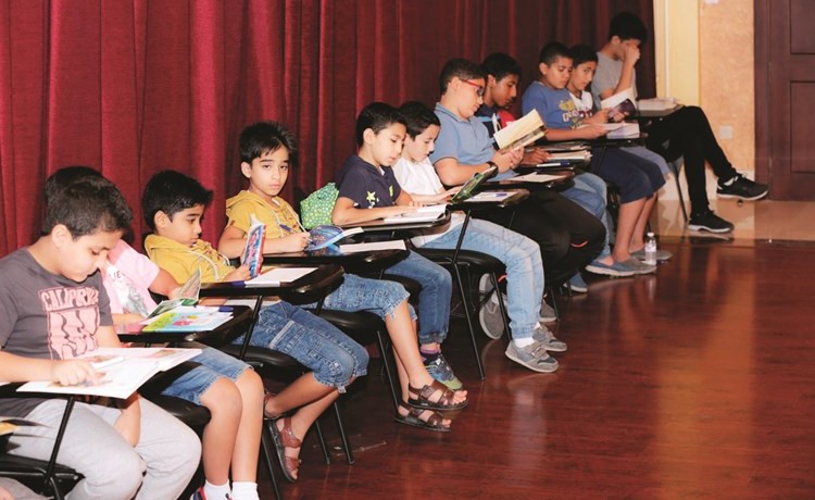 البراعم يقرأون الكتب التي اختاروها﻿