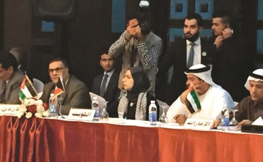 رابعة مكي الجمعة خلال مشاركتها في الاجتماع﻿