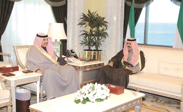 سمو ولي العهد الشيخ نواف الأحمد مستقبلا الشيخ صباح الخالد ﻿