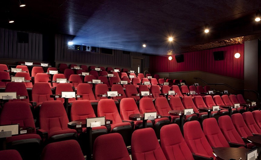 السعودية تسمح بفتح دور السينما بداية 2018