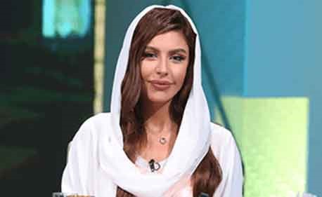 بالفيديو..مطربة لبنانية شهيرة تعتنق الإسلام