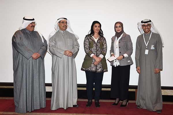 تكريم إحدى المهندسات