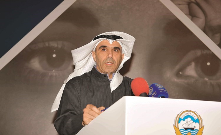 السفير ناصر الصبيح متحدثا خلال الندوة (قاسم باشا)﻿