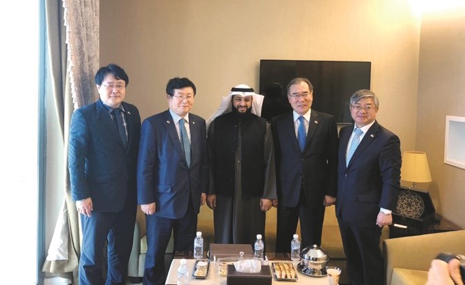 عبدالله فهاد متوسطا اعضاء البرلمان الكوري﻿