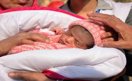 أم تقتل رضيعتها فور ولادتها في الإمارات!