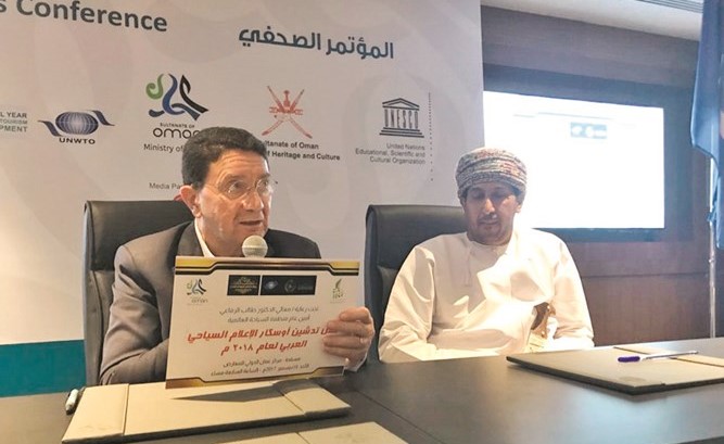 جانب من المؤتمر الصحافي خلال تدشين جوائز أوسكار الإعلام السياحي العربي﻿