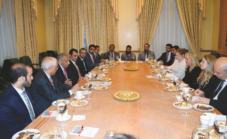 السفير خالد الدويسان خلال الاجتماع الخليجي البريطاني المشترك ﻿