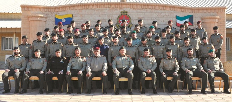 صورة تذكارية مع المشاركين في الدورة﻿