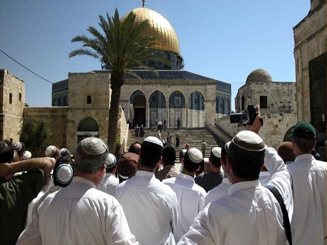 عشرات الإسرائيليين يقتحمون "الأقصى" في عيد "الأنوار" العبري