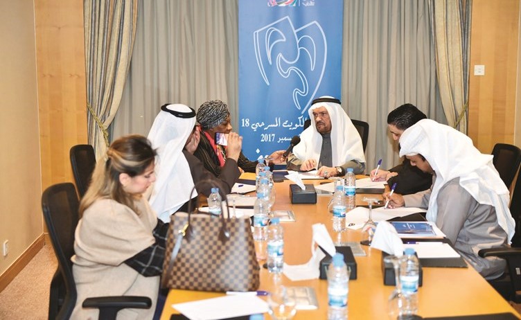 عبدالرحمن الصالح متحدثا في مؤتمره الصحافي﻿